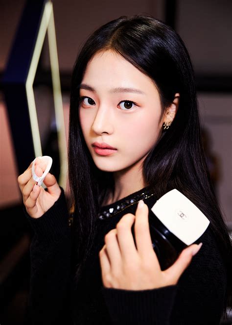 NewJeans’ Minji Goes Viral For Her Look At Recent Chanel Show